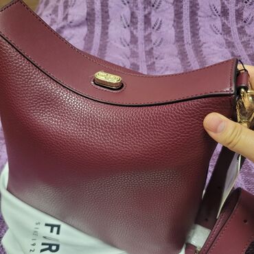 сумка женская багет: Оригинал Furla.Кожаная сумка новая брали дороже отдаю за 17тыс