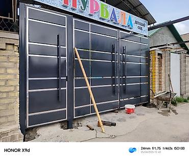 Распашные ворота: Металлические распашные ворота с калиткой (модульные панели) - — 4