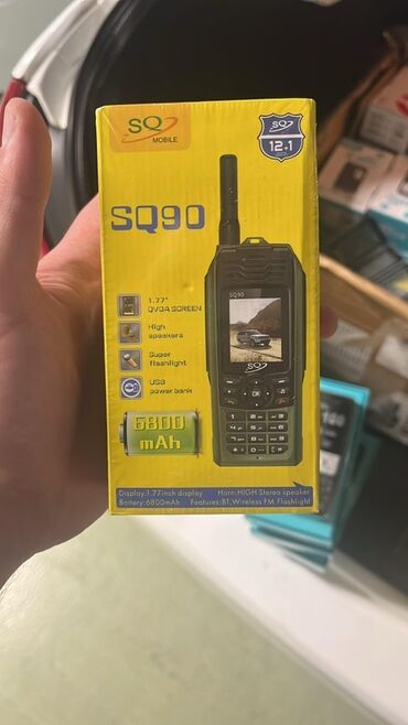 Digər mobil telefonlar: SQ Mobile SQ90 markalı, 1.77 düymlük QVGA ekranı olan, böyük səs