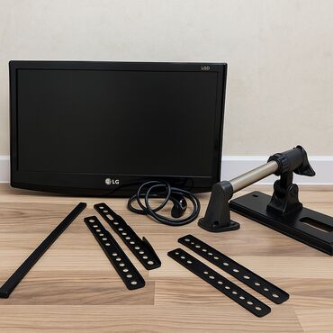 Ноутбуки: LG brendinin qara rəngli televizoru. Bu televizor HDMI, RGB