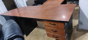 2 ci el seyf qapi: Möhkəm səliqəli ofis üçün mebellər