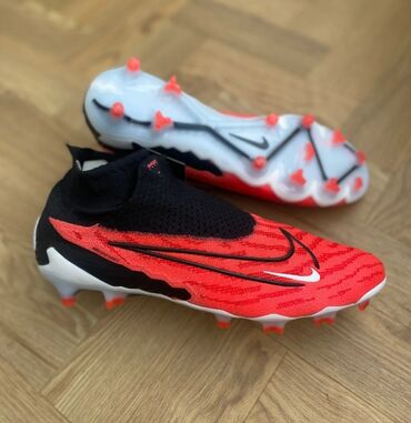 Кроссовки и спортивная обувь: Футбольные бутсы Nike Phantom GT2 с динамической посадкой
