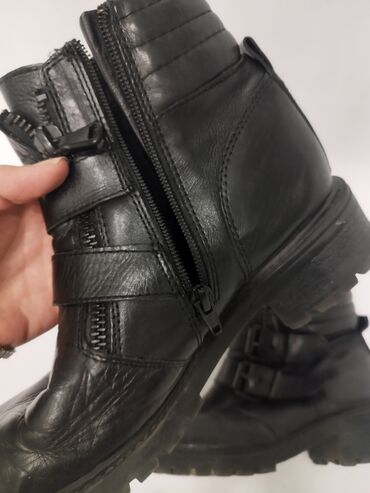 Botinka və botilyonlar: Guess, Ölçü: 37.5, rəng - Qara, İşlənmiş -da lalafo.az — 2 Botinka və botilyonlar: Guess, Ölçü: 37.5, rəng - Qara, İşlənmiş — 2