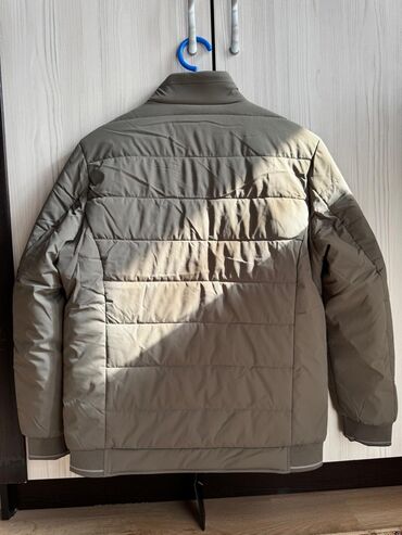 Куртки: Мужская утеплённая стильная куртка. Хорошее качество. Имеются все — 7