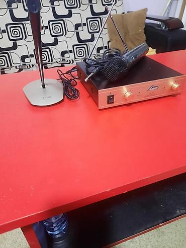 karaoke sistemi: Simli mikrofon + UHF qəbuledici seti Xüsusiyyətlər: - Qəbuledici — 2