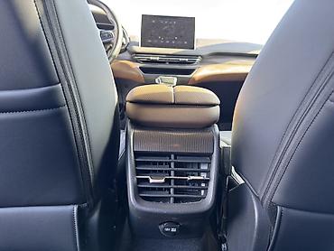 Другие автомобили: Hongqi E-QM5 Hongqi E-QM5 — китайский электрический седан E-класса — 7