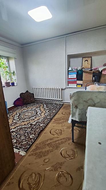 Продажа коттеджей и домов: Продаётся 3,5 СОТКИ, угловой дом в центре Каракол. Сугубо под бизнес — 12