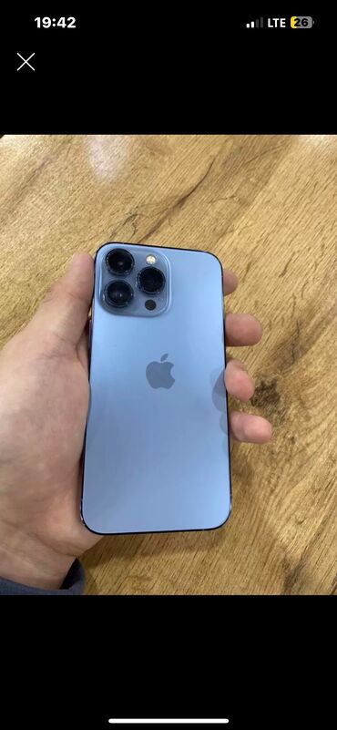 Apple iPhone: IPhone 13 Pro, Б/у, 256 ГБ, Голубой, Зарядное устройство, Защитное стекло, Чехол, 76 %