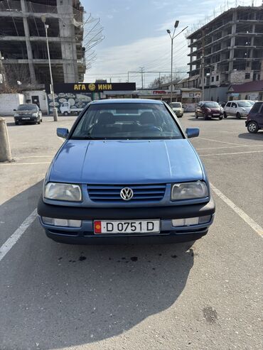 7 местные машины: Volkswagen Vento: 1992 г., 1.8 л, Механика, Бензин, Седан