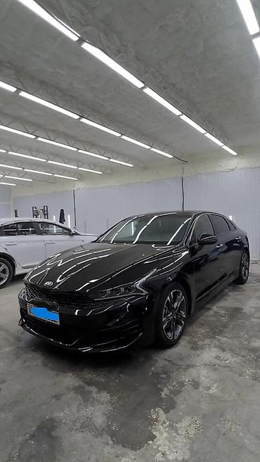 Другие детали салона: Мультимедийная система и интерьер автомобиля с современными функциями — 13