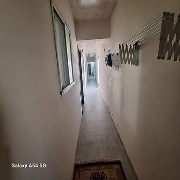 Otaqların uzunmüddətli kirayəsi: Salam unvan Sumqayit Seheri 9 nomreli mektebe yaxin tek isdeyen olsa — 9