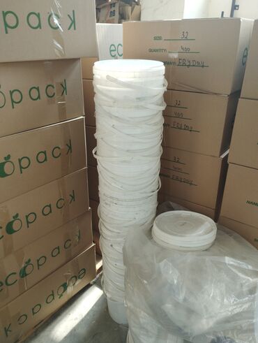 plastik konteyner: Bu şəffaf ağ rəngli plastik vedrələr müxtəlif məqsədlər üçün istifadə