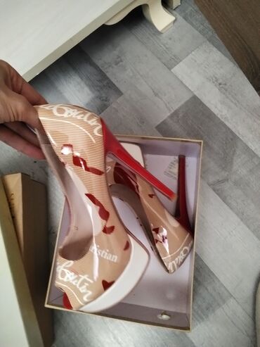 Tuflilər: Hündür dabanlı qadın tufliləri – platformalı, stilet tipli daban — 3