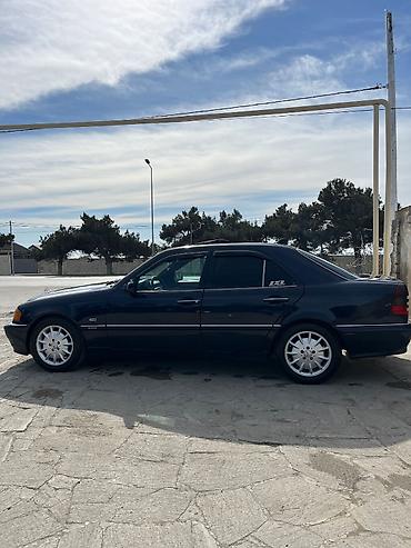 Mercedes-Benz: Mercedes-Benz C 200: 2 l | 2000 il Sedan — 4