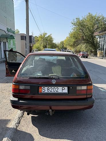 Volkswagen: Volkswagen Passat: 1991 г., 1.8 л, Механика, Бензин, Универсал — 2
