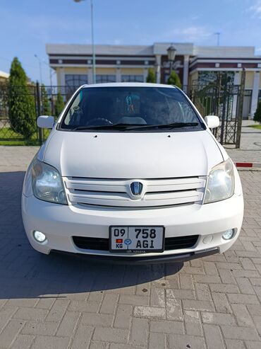 Toyota: Toyota ist: 2002 г., 1.3 л, Автомат, Бензин, Хэтчбэк