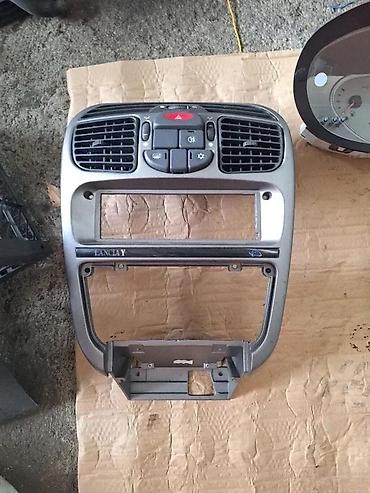 digalka za kola: LANCIA Y SREDISNI PANEL SA VENTILACIJOM | Sredisnji panel sa — 2