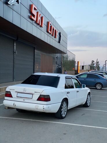 Mercedes-Benz: Mercedes-Benz E-Class: 1993 г., 2 л, Механика, Бензин, Седан — 27