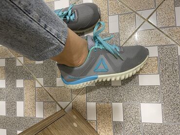 Tuflilər: Reebok, Ölçü: 38, rəng - Boz, İşlənmiş