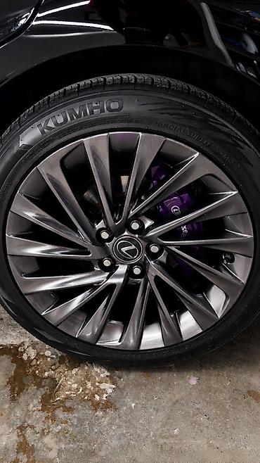 Lexus ES üçün orijinal 18 düymlük yüngül lehimli disklər və Kumho lalafo.az -da Lexus ES üçün orijinal 18 düymlük yüngül lehimli disklər və Kumho