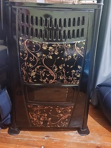 kamin dekor: Dekorativ naxışlı soba təqdim olunur. Model qara rəngli korpus və ön — 1