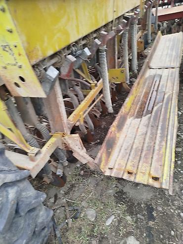 Зерновые сеялки: Зерновая сеялка прицепная жёлтый 250тыс. красный 250тыс Описание: - — 8