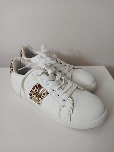zenski top za trening: Bele ženske patike sa leopard detaljima - Kao nove (Vel. 38) Prelepe — 5