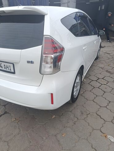 Toyota: Toyota Prius: 2016 г., 1.8 л, Автомат, Гибрид, Универсал