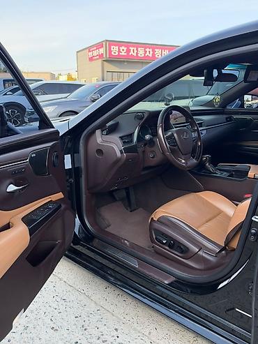 cdi 270: Lexus ES: 2020 г., Гибрид, Седан — 4