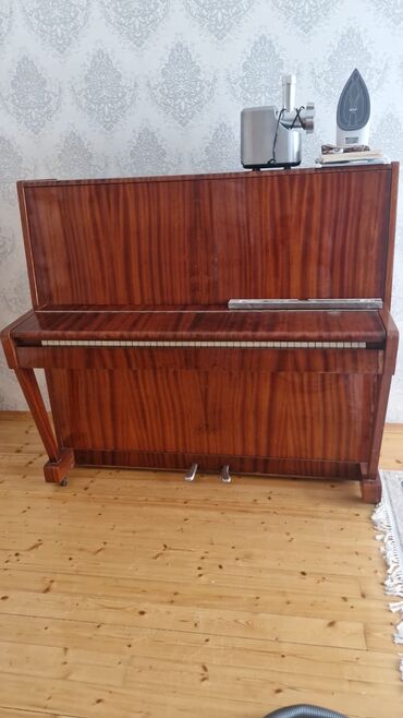 Gitaralar: Piano, Akustik, İşlənmiş, Ünvandan götürmə