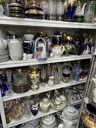 saxlama qablari: - Zövqlü kolleksiya üçün müxtəlif porselen və şüşə qab-qacaq dəsti - — 1