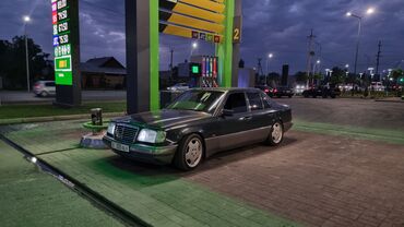 мерс грузовой 817: Элегантный седан Mercedes-Benz E-класса (W124) в темно-сером цвете с