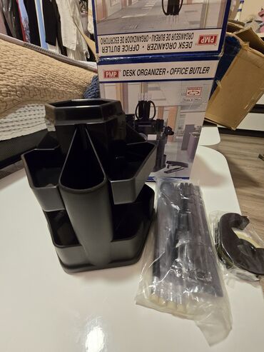 Qadın şalvarları: Bu dəstə müxtəlif üslublu dörd qadın şalvarı və bir qara ətək — 52