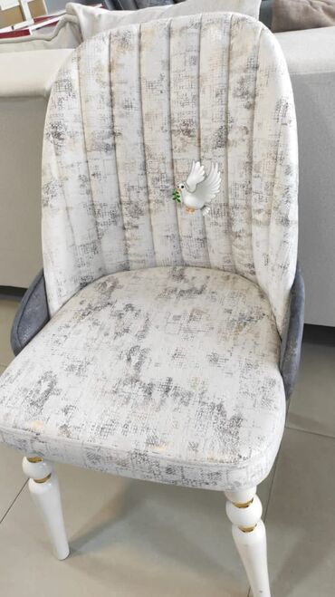 Masa və oturacaq dəstləri: Stul yeni rəng seçimi var