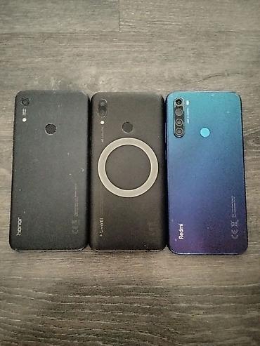 online kredit telefon: Bir paket smartfon satılır – müxtəlif markalar və modellər. Şəkillərdə — 2