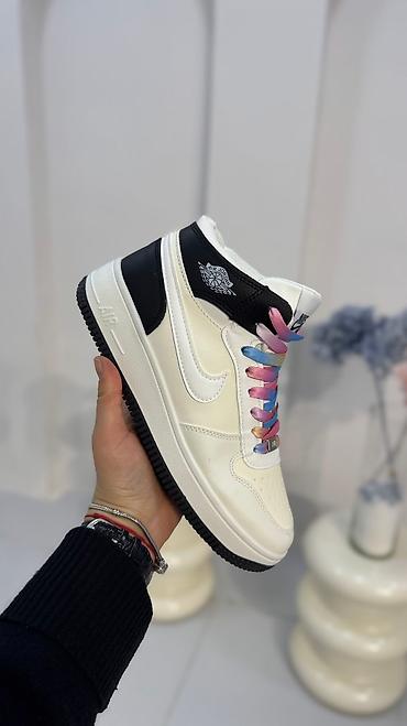 Кроссовки и спортивная обувь: Продаю оптом, качественная женская обувь. Разных моделей и размеров — 3