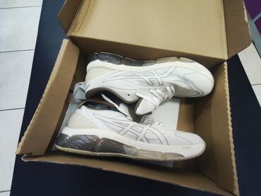 вечернее платье бирюзового цвета: Кроссовки, 40.5, Asics, Новый, цвет - Белый, Самовывоз