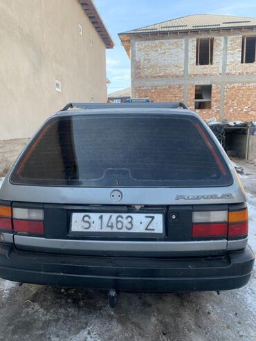 Volkswagen: Volkswagen Passat: 1989 г., 1.8 л, Механика, Бензин, Универсал