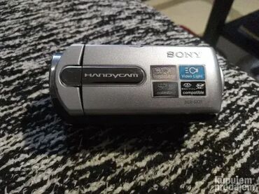 Video kamere: 1. Kamkorder Sony Handycam Dcr-Sx21 siva 2. Sony DCR-HC51E Camcorder — 10