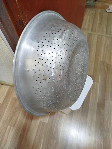 Qab-qacaq və mətbəx ləvazimatları: Böyük ölçülü alüminium süzgəc/kolander - Material: yüngül və davamlı — 2