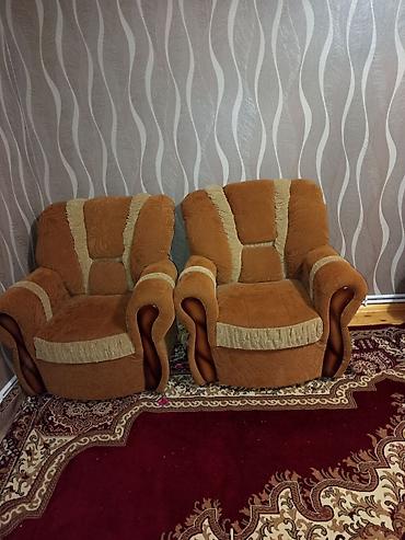Qonaq otağı dəsti – 3+1+1 yumşaq mebel Tərkib: satılır.hec bir