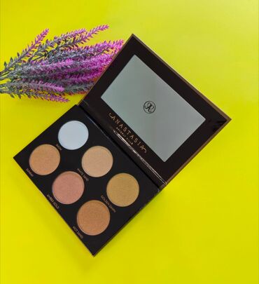 Косметика: Продам 2 палетки набор хайлайтеров Anastasia Beverly hills 1000 сом