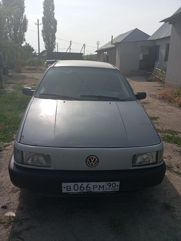 крылья феи: Volkswagen Passat: 1989 г., 1.8 л, Механика, Бензин, Хэтчбэк