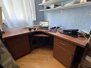 Ofis masaları: İşlənmiş, Künc masa