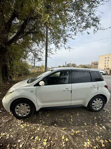 Toyota: Toyota ist: 2003 г., 1.3 л, Бензин, Хэтчбэк