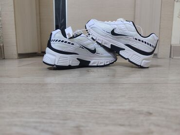 спортивные костюмы для женщин: Эркектердин кроссовкасы, 37.5, Nike, Жаңы, түсү - Ак, Өзү алып кетүү