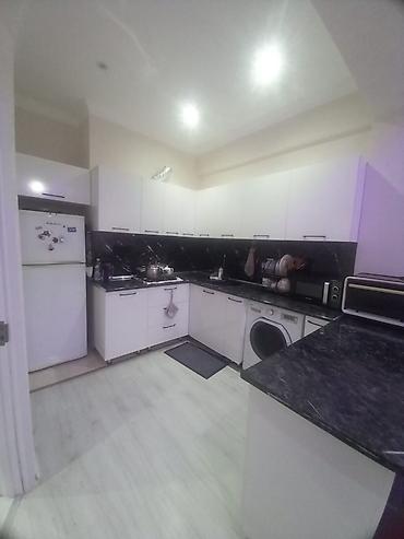 Uzunmüddətli kirayə mənzillər: Təcili Satılır: Evin ümumi qiyməti 175000 ₼.Nağd alış da mümkündür. 3 — 3