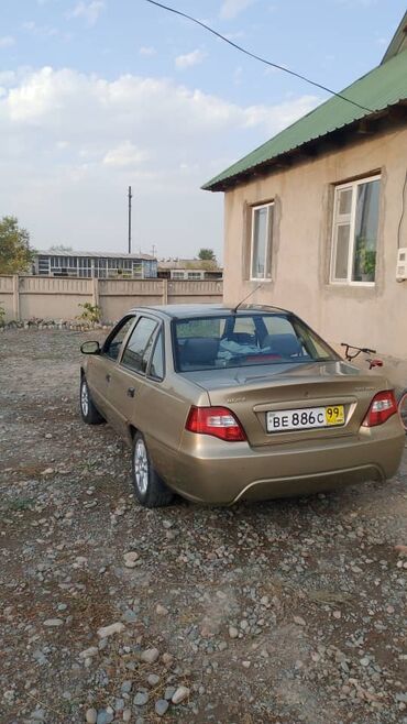 Daewoo: Daewoo Nexia: 1.5 л, Механика, Бензин, Седан