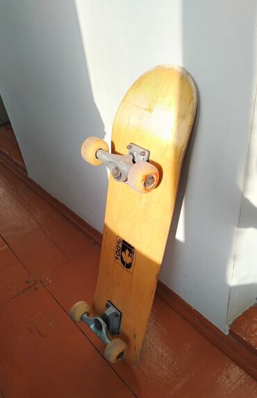 Nərdlər: Skateboard sarı olan 75e alınıb 26 azne satılır, qara 54e alınıb 16ya