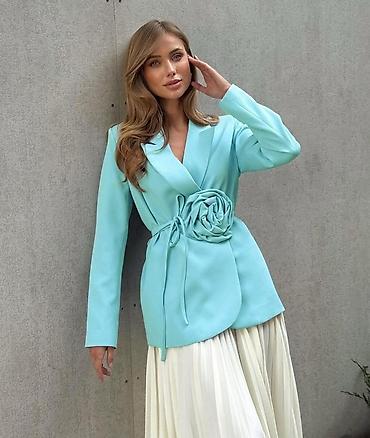 Sakoi: ✨Elegantni ženski blejzer sa cvetnim pojasom
✅2999 din
Uni — 1